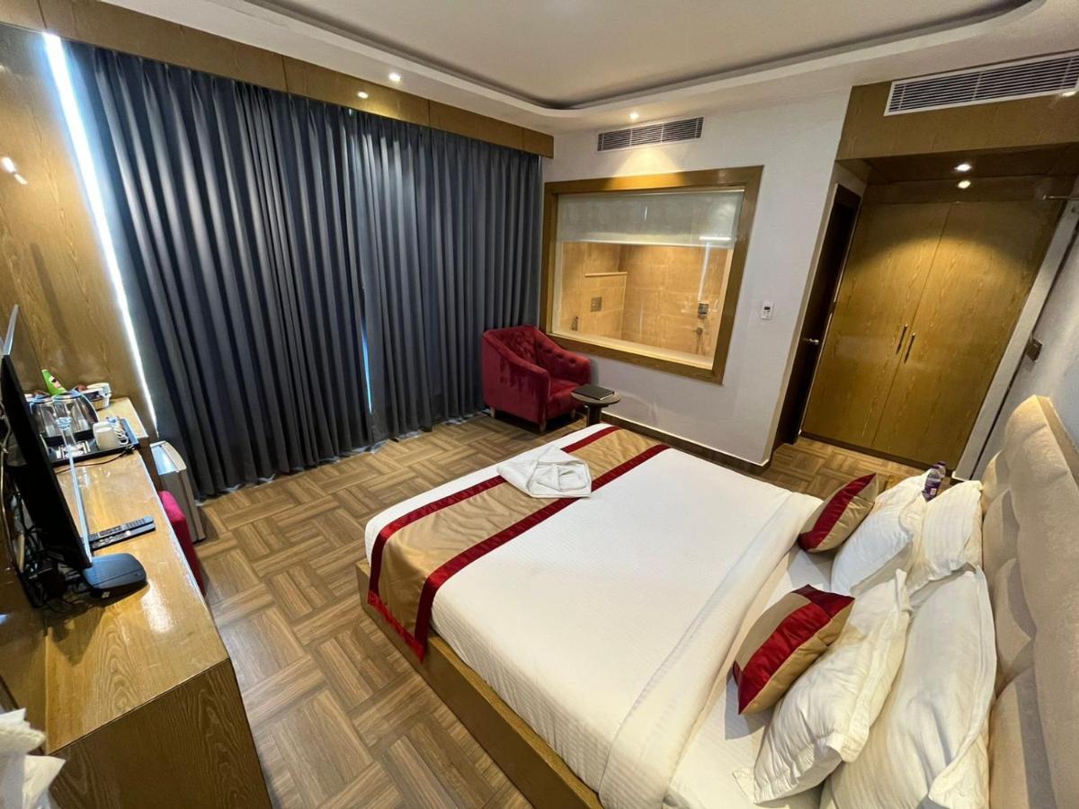The Landmark Hotel 穆扎夫法尔普尔 外观 照片