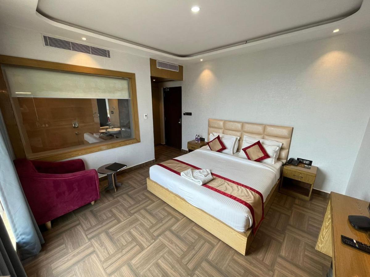 The Landmark Hotel 穆扎夫法尔普尔 外观 照片